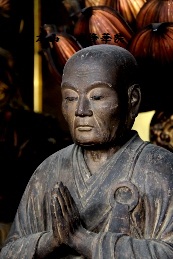 向阿上人坐像(是心堂) 向阿上人坐像(是心堂)